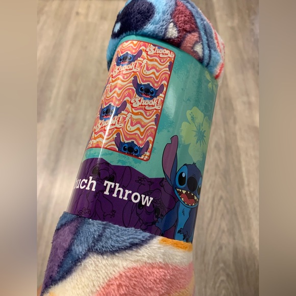 NWT Lilo & Stitch Silk Touch Throw Blanket 40in × 50in - Picture 7 of 11